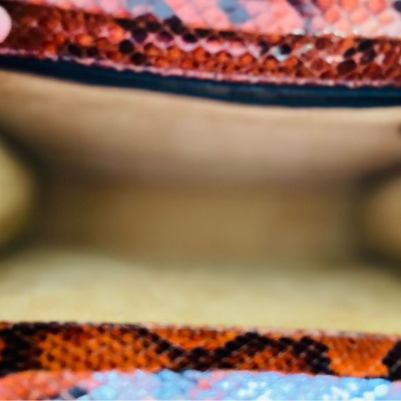 Vintage Leather Clutch โฅ๏ธ ๐ ๐ซ - Picture 7 of 7